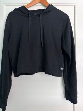 Cropped Black Hooded Sweatshirt - Brand Unspecified